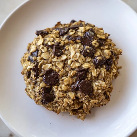Warm, chewy chocolate oatmeal breakfast cookie, perfect for a quick, delicious and healthy start.