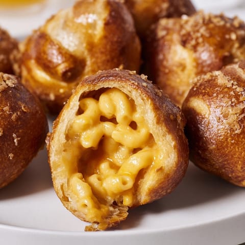 Close-up of cheesy, spicy Mac and Cheese Jalape&amp;ntilde;o Pretzel Bites, perfect miniature appetizers.