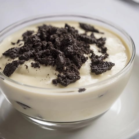 Vanilla pudding with Oreos